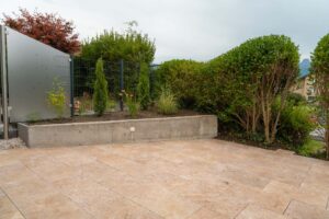 Travertinplattenbelag